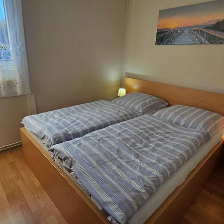 Strandbungalow, *